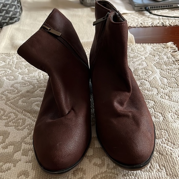 Brown Bamboo Faux Suede Booties Size 8 in EUC. - Picture 5 of 6